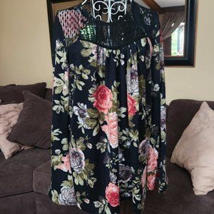 Suzanne Betro lace topped sweater tunic sz large